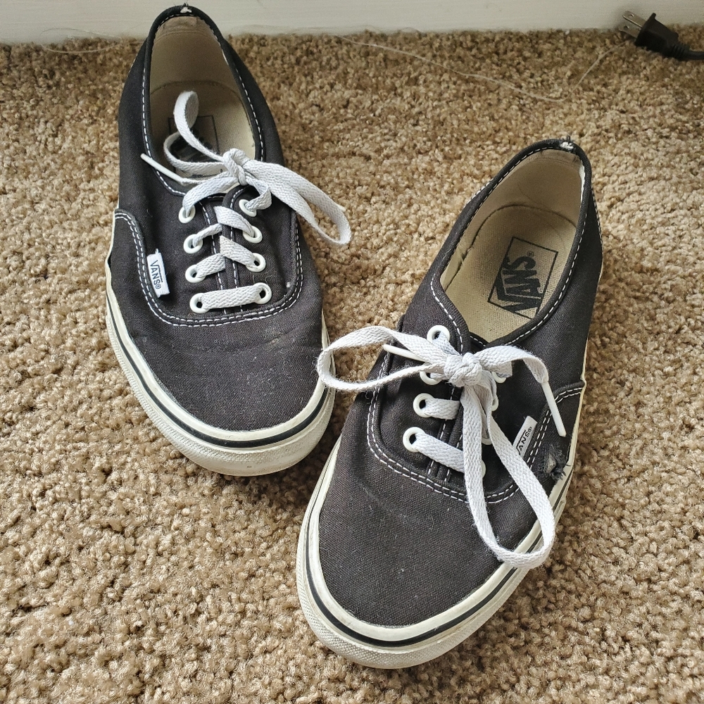 BLACK VANS